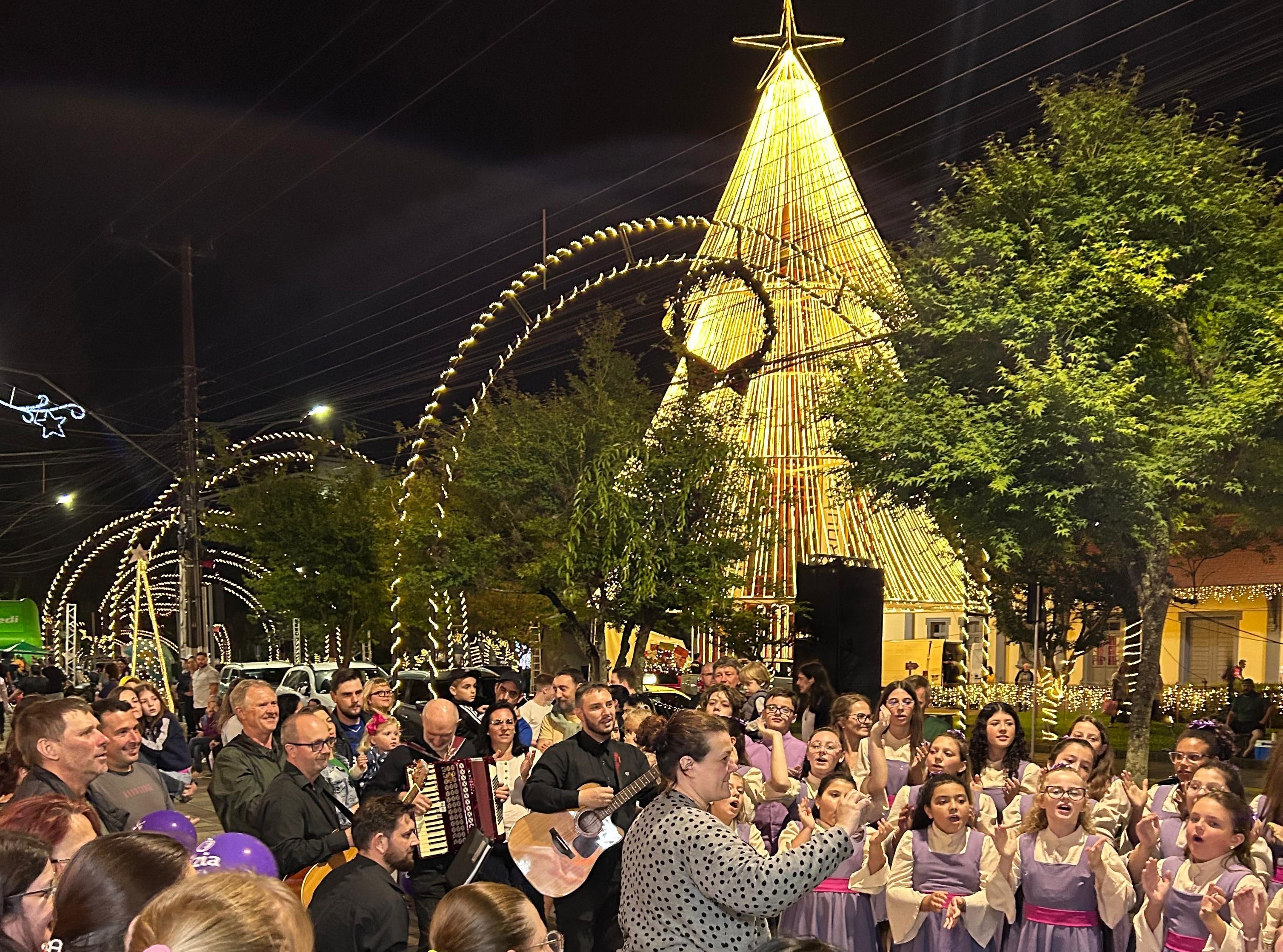 Noite Estrelada 2025 impulsiona comércio de Carlos Barbosa