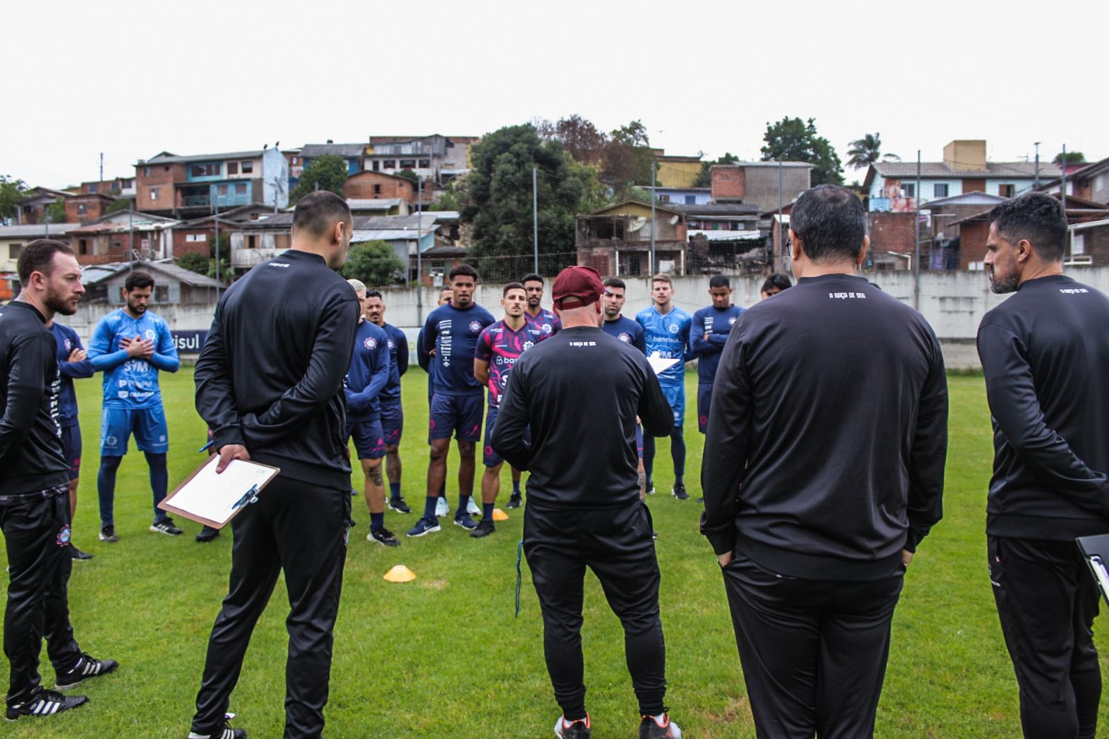 Caxias inicia trabalhos táticos e visa primeiro jogo-treino