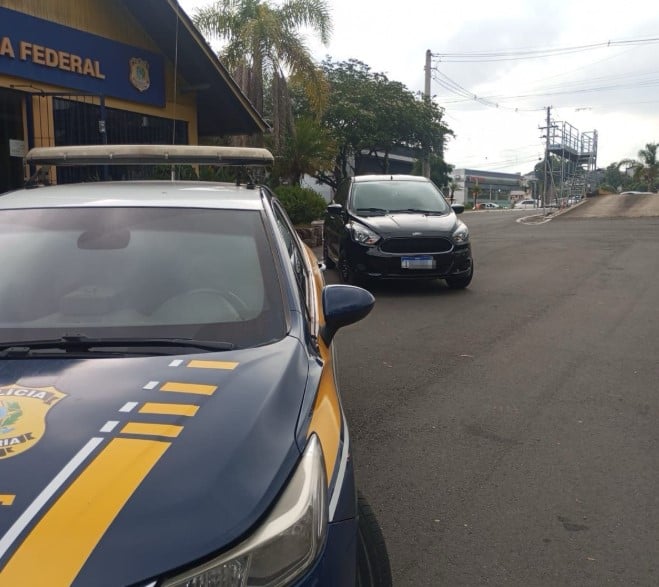 PRF prende motorista com carro roubado e clonado na BR-470 em Bento Gonçalves