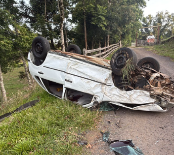 Motorista morre após capotamento na ERS-122, em Ipê