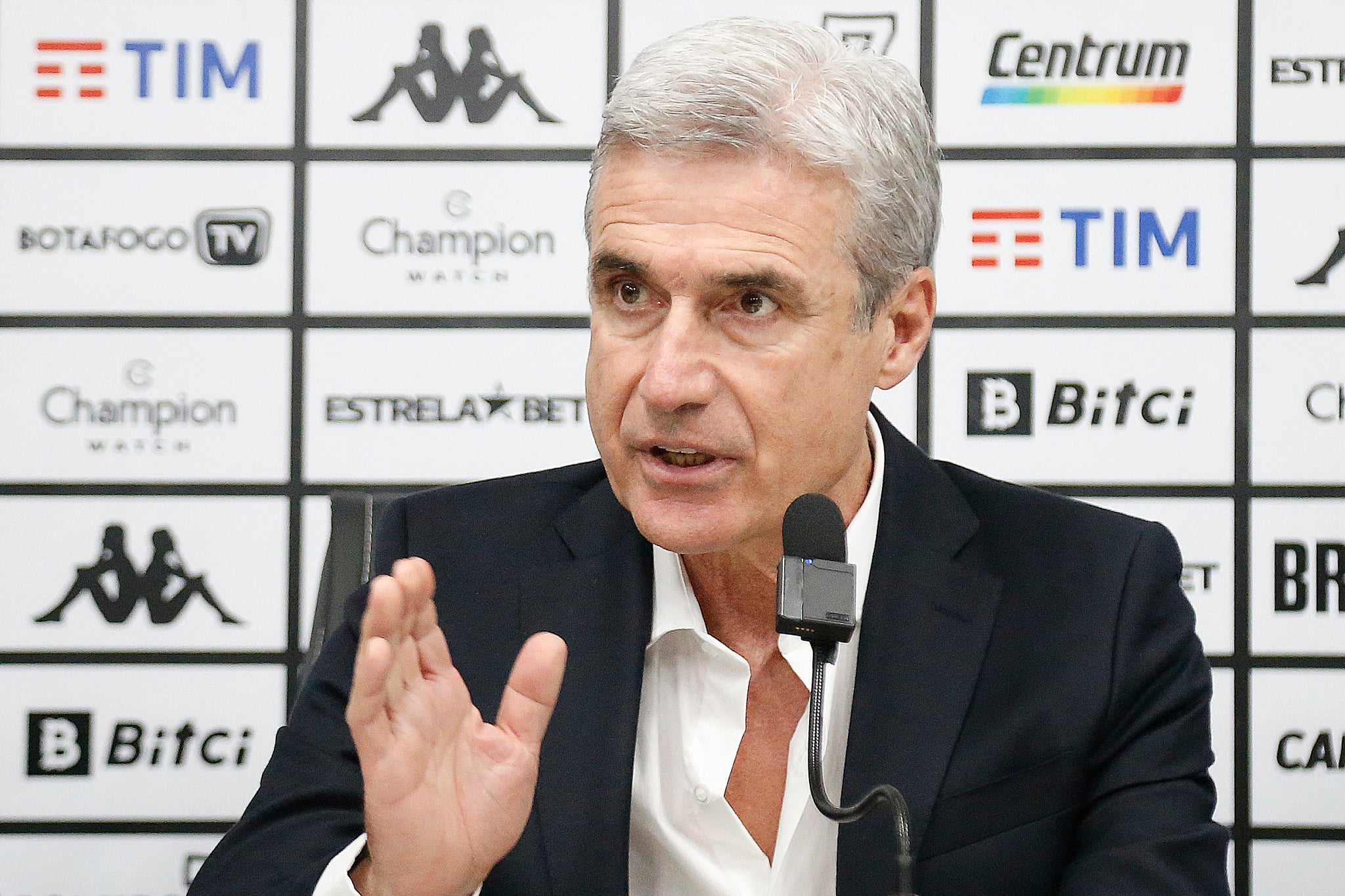 Técnico Luis Castro deve se apresentar ao Grêmio no próximo final de semana