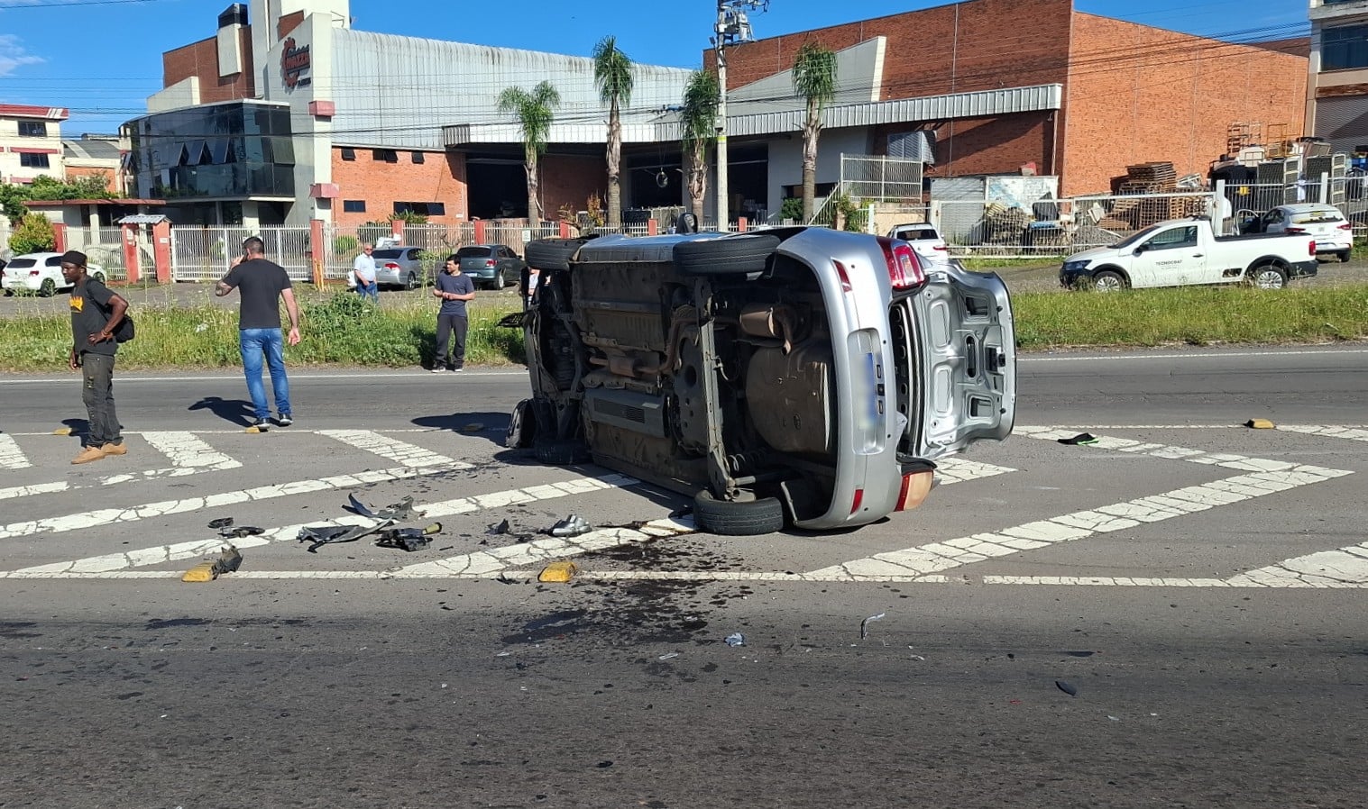 Engavetamento com três veículos causa lentidão na RSC-453, em Caxias do Sul