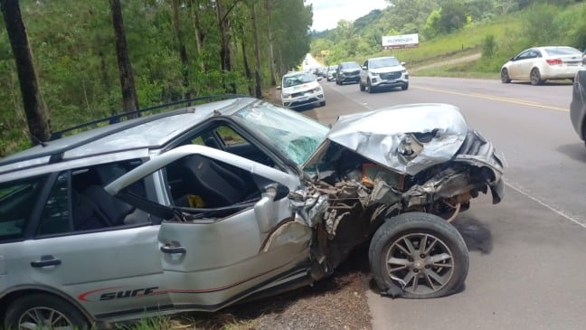 Colisão entre veículos na Rota do Sol gera congestionamento e acidente secundário