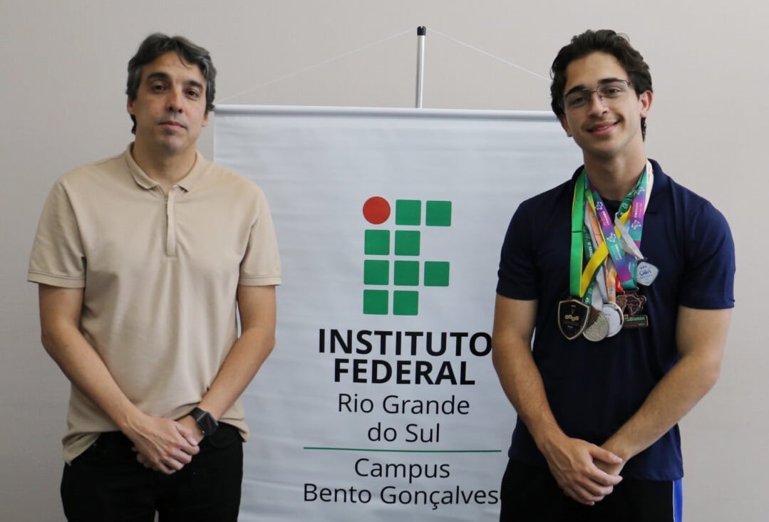Estudante de Bento Gonçalves conclui ensino médio com 13 medalhas em olimpíadas científicas