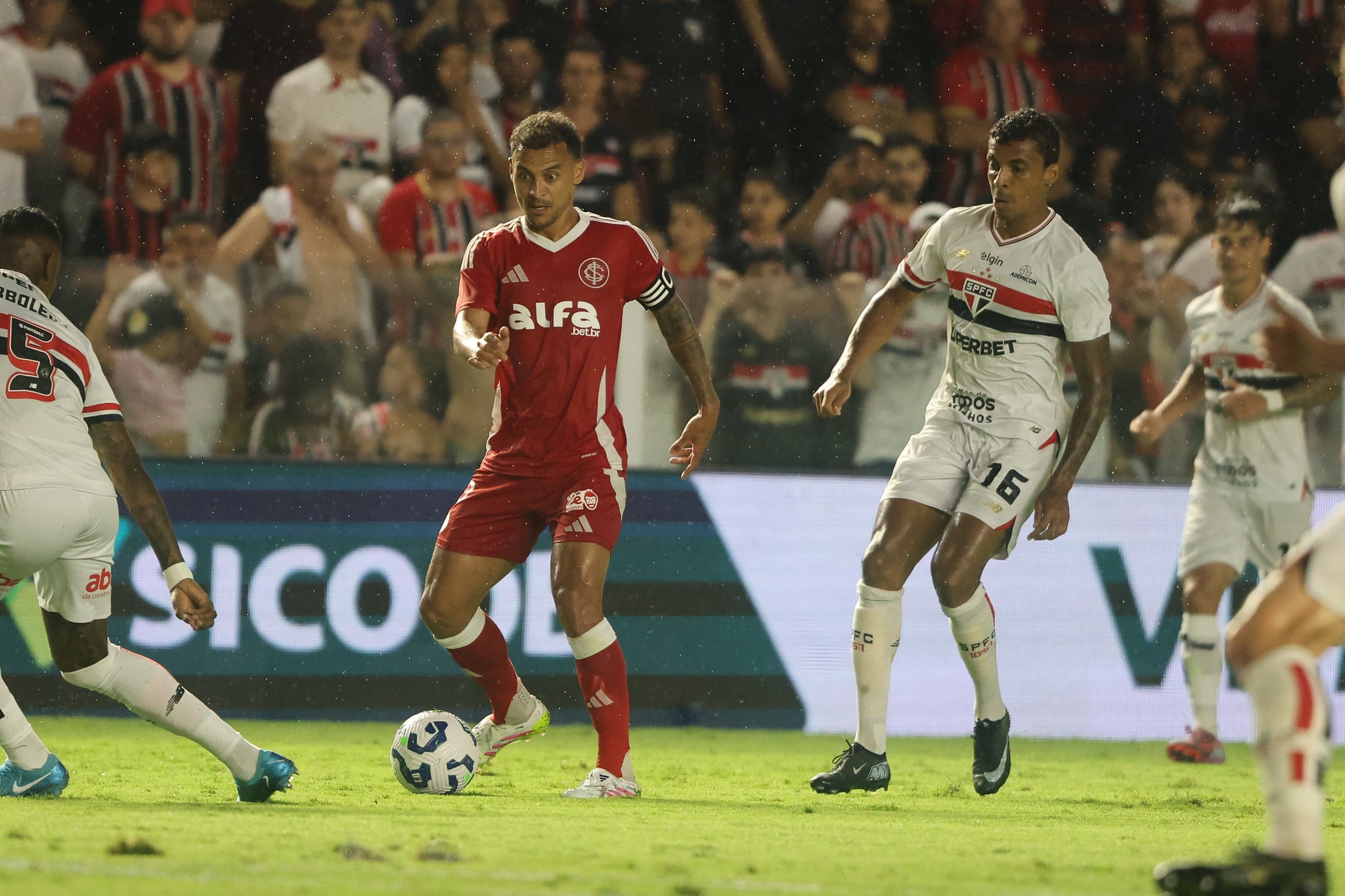 Inter perde para o São Paulo e vai para a última rodada do Brasileirão dentro do Z-4