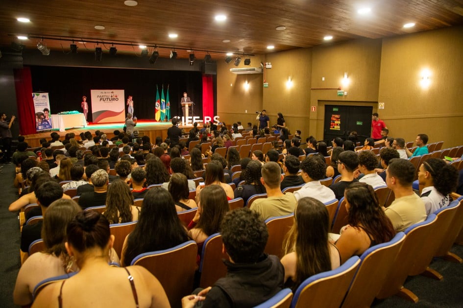 Caxias do Sul oferta 150 vagas para jovens aprendizes em programa estadual