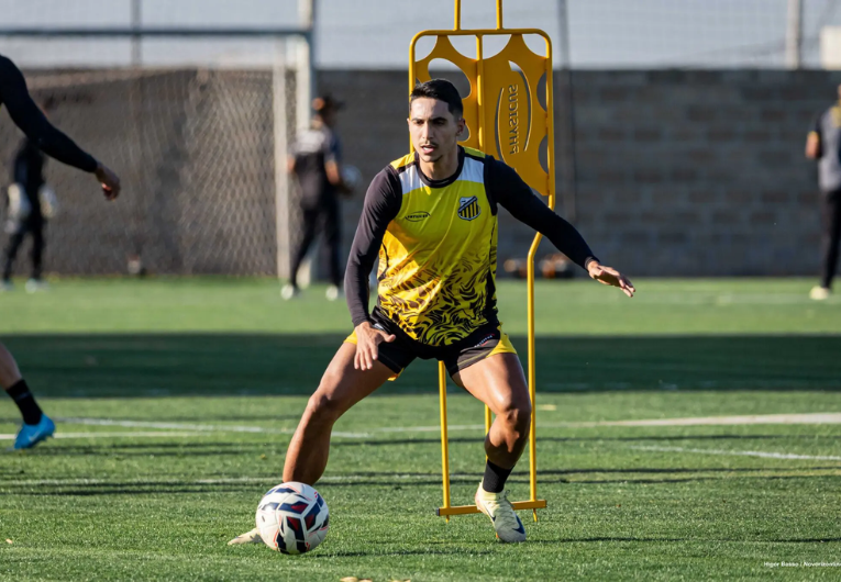 Juventude encaminha contratação de lateral-direito