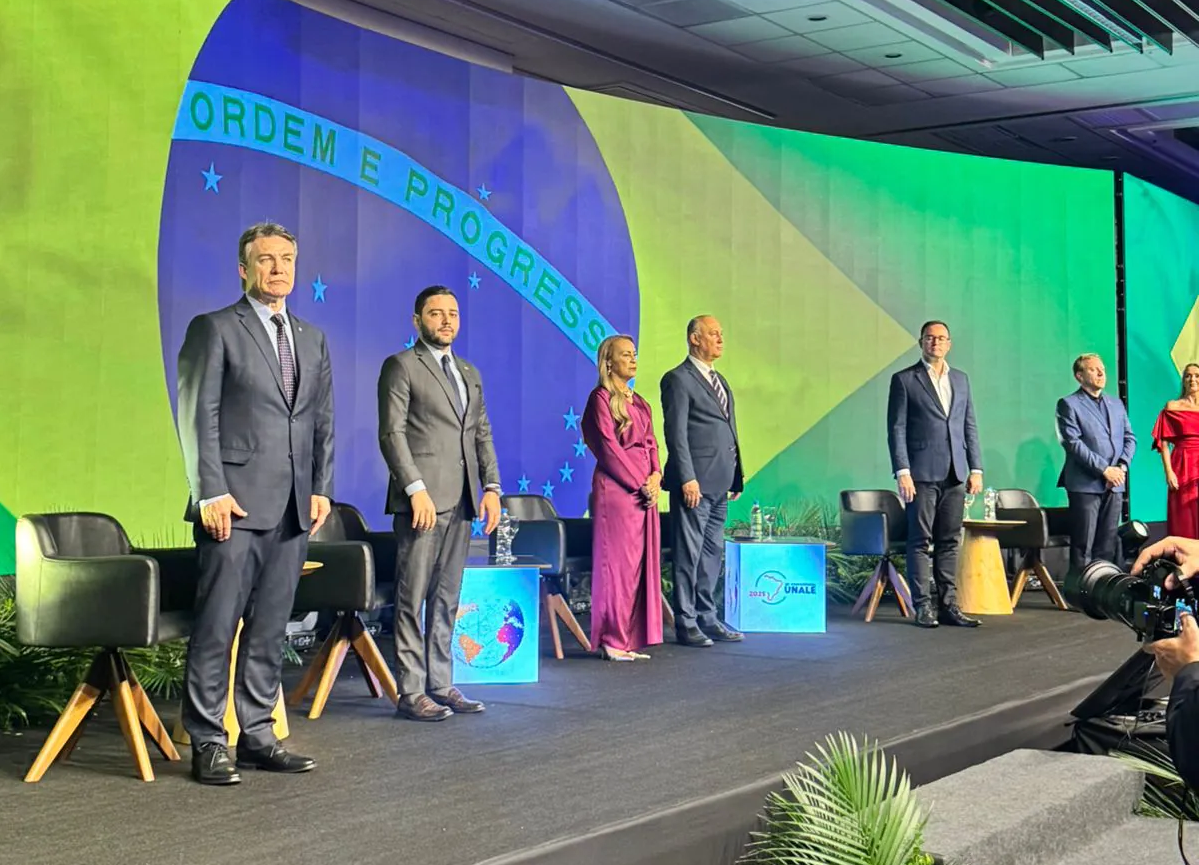 Maior encontro parlamentar da América Latina abre com foco em IA e crises climáticas, em Bento Gonçalves