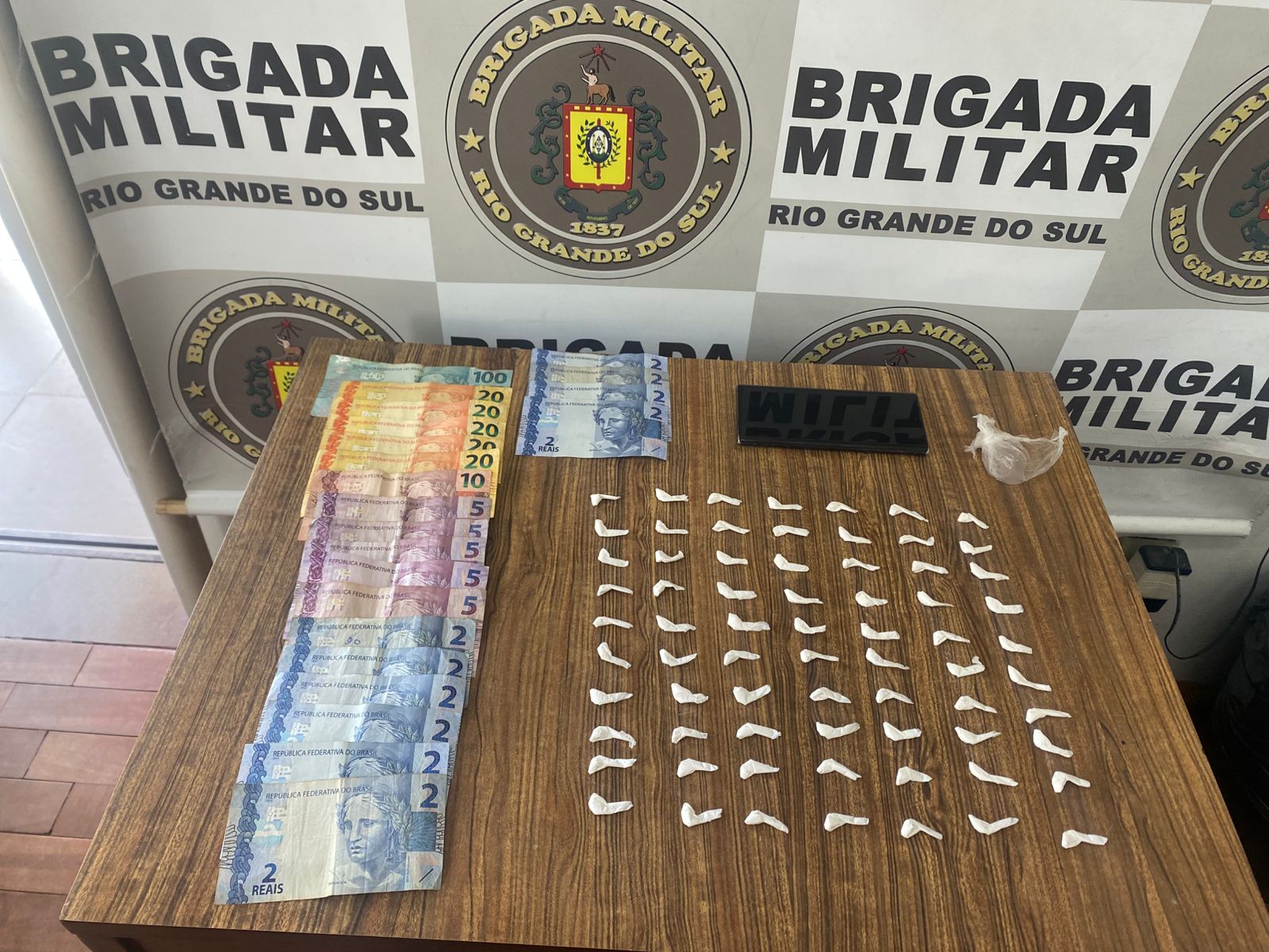 Adolescentes de 15 e 17 anos são apreendidos por tráfico de drogas em Farroupilha