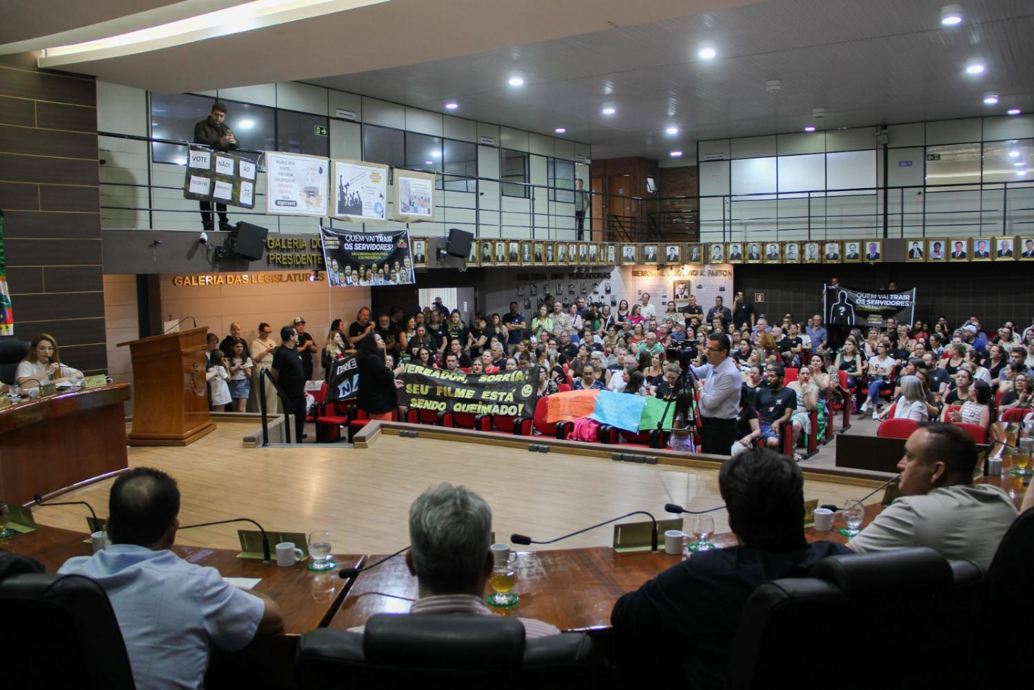 Servidores de Farroupilha entram em estado de greve após aprovação de corte nas pensões