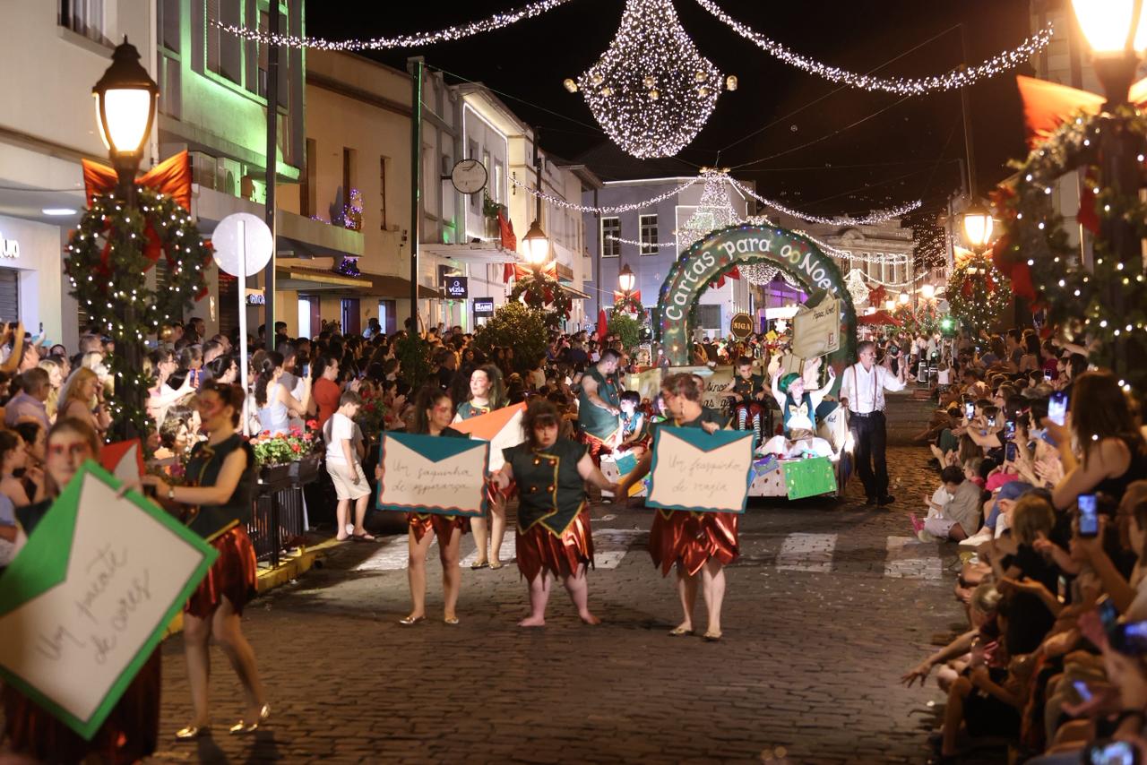 Desfile Inclusivo da APAE emociona Garibaldi e celebra espírito natalino