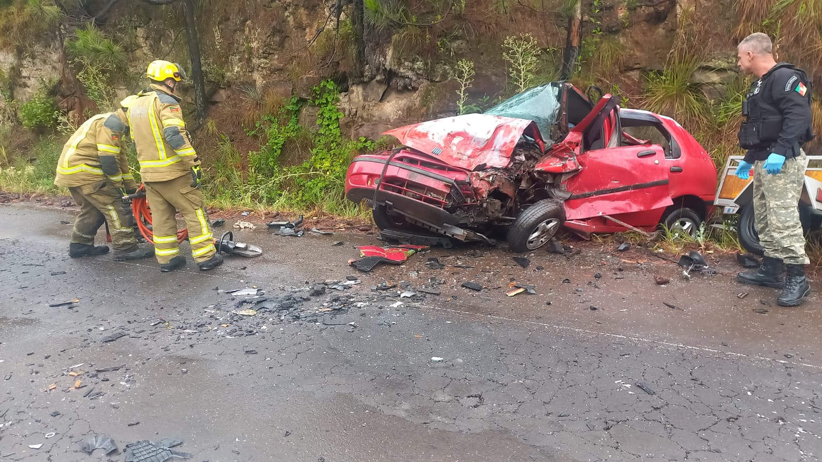 Colisão frontal na Rota do Sol deixa duas pessoas mortas em Caxias do Sul