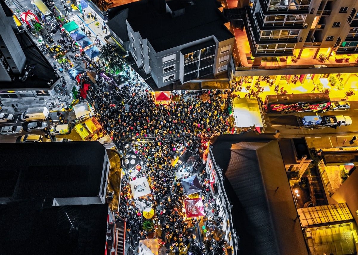 Pela primeira vez no Largo Carlos Fetter, Vivere de Natal ocorre nesta sexta (12) em Farroupilha