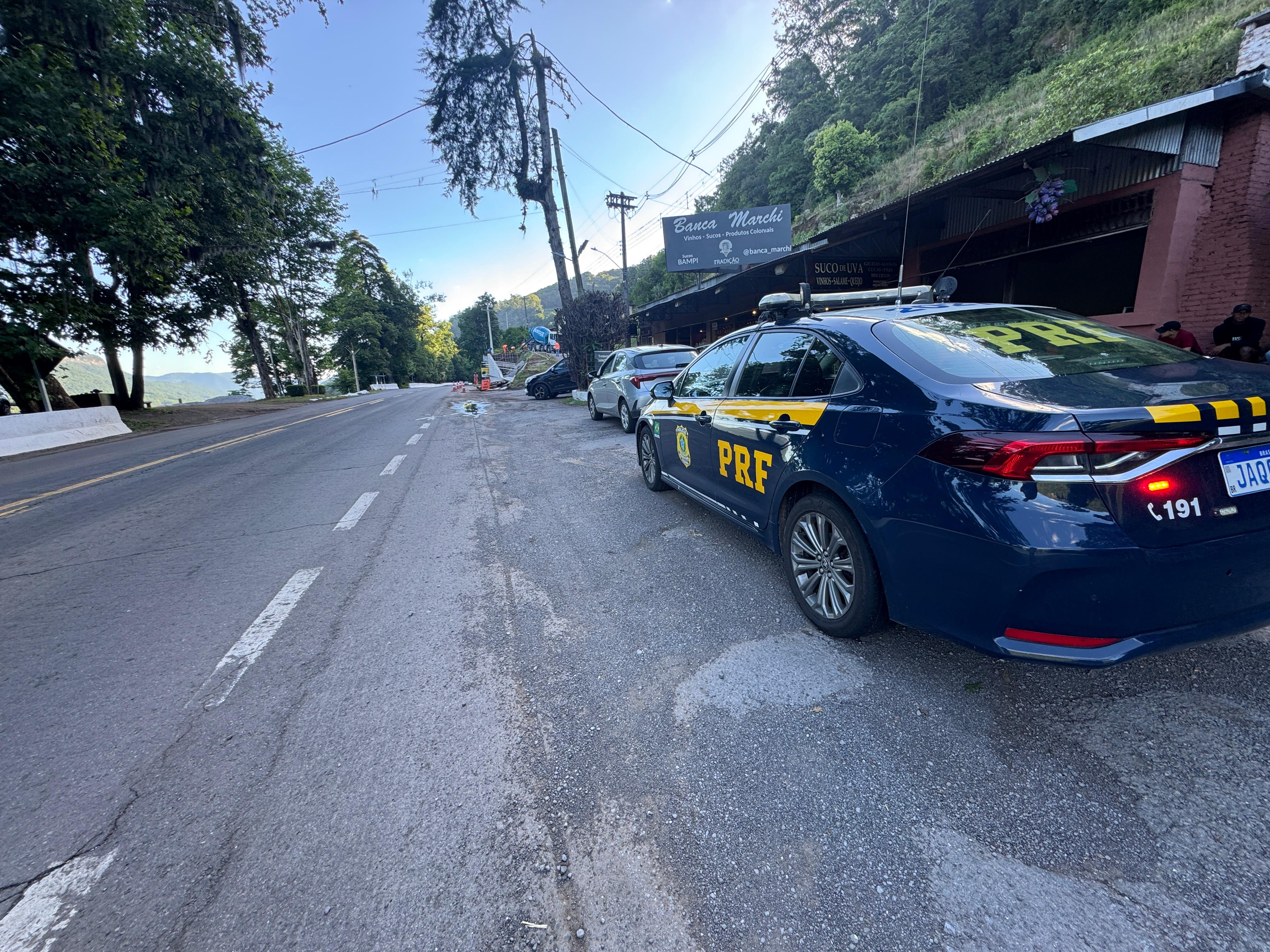 PRF recupera caminhão de estelionato e carro furtado em duas ações na BR-116 em Caxias do Sul