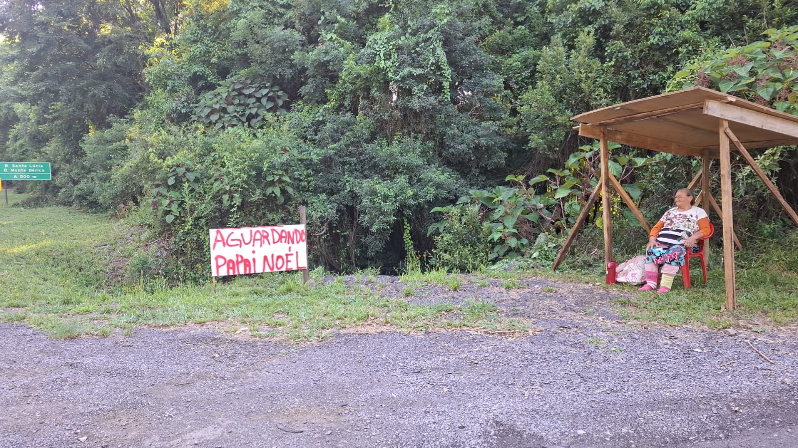 À beira da Rota do Sol, em Caxias do Sul, um pedido simples: dignidade para o Natal