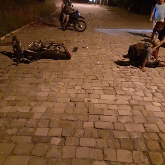 Calçamento irregular na Rua Buarque de Macedo preocupa moradores e motociclistas em Garibaldi