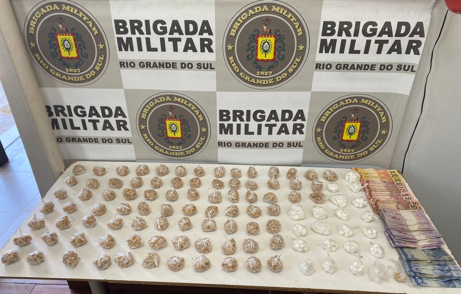 Suspeito é preso com mais de 4,3 mil porções de drogas em Farroupilha