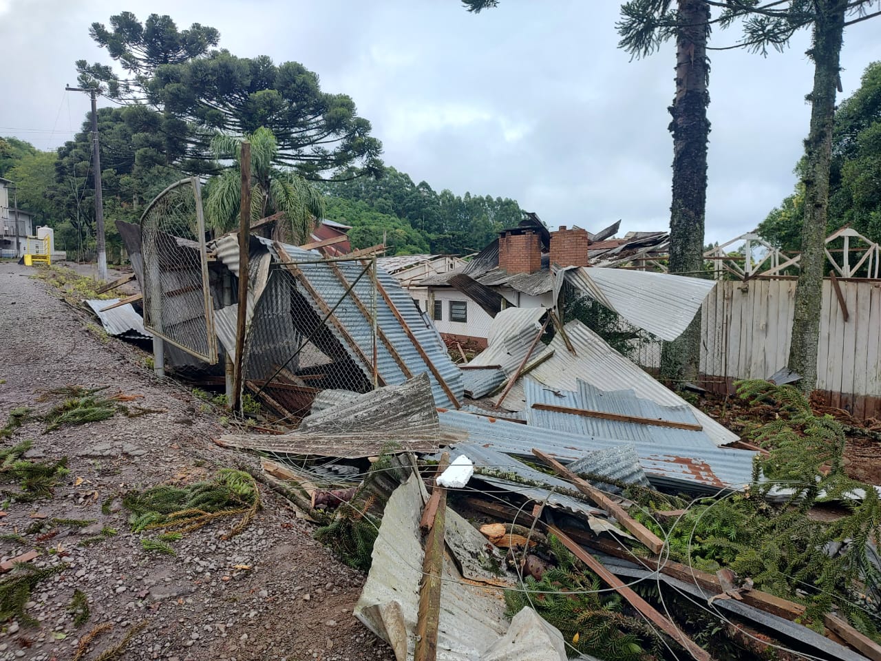 Comunidade de Vila Rica é fortemente atingida por temporal em Farroupilha
