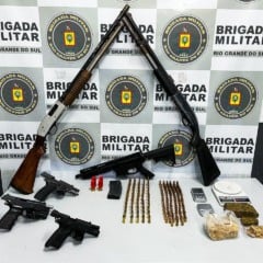 Choque prende dois e apreende fuzil e drogas no interior de Caxias do Sul