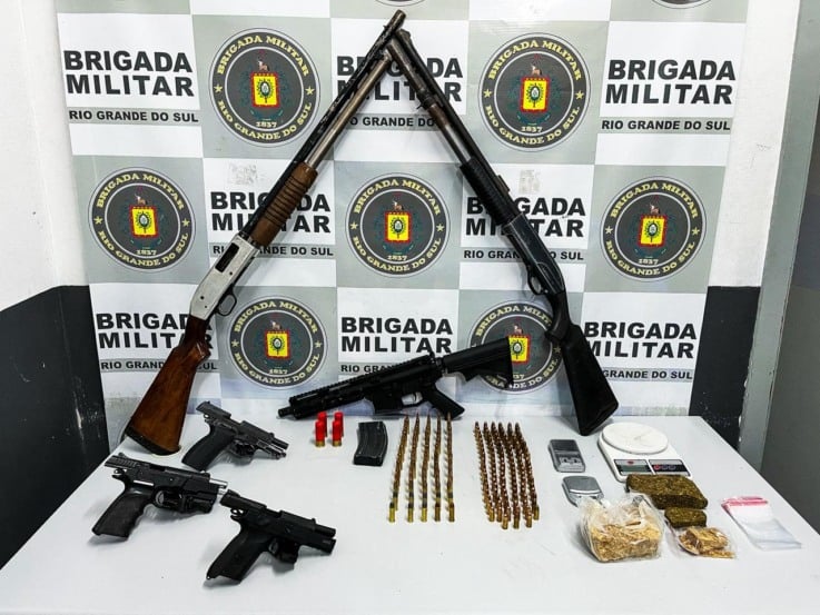 Choque prende dois e apreende fuzil e drogas no interior de Caxias do Sul
