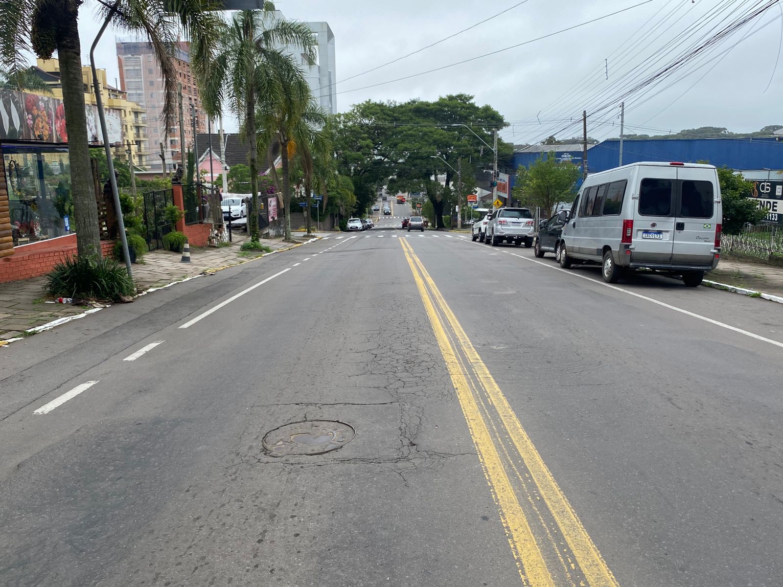 Com nova camada de asfalto e pista dupla nos dois sentidos, rua Barão do Rio Branco vai passar por mudanças em Farroupilha