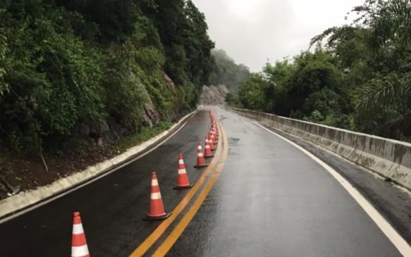 BR-116 é liberada após queda de barreira entre Caxias do Sul e Nova Petrópolis