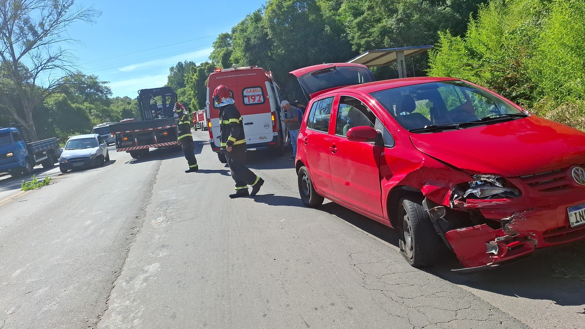 Acidente entre dois veículos deixa feridos na RSC-453, em Caxias do Sul