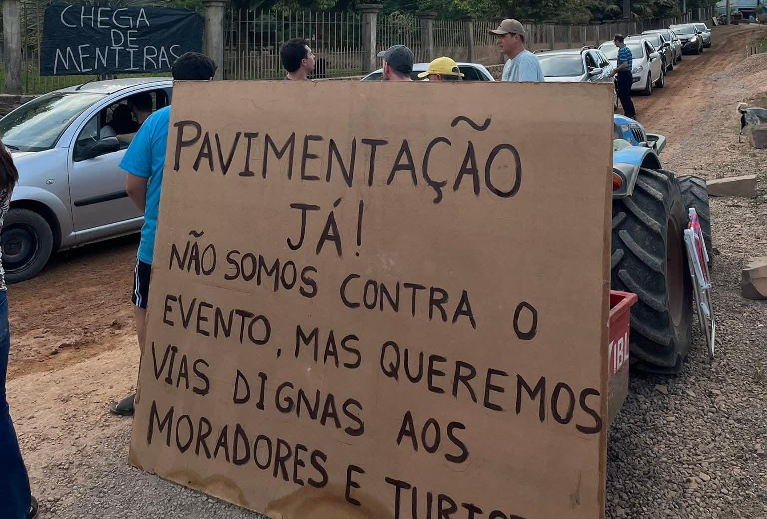 Moradores protestam por pavimentação no 15 da Graciema, em Bento Gonçalves