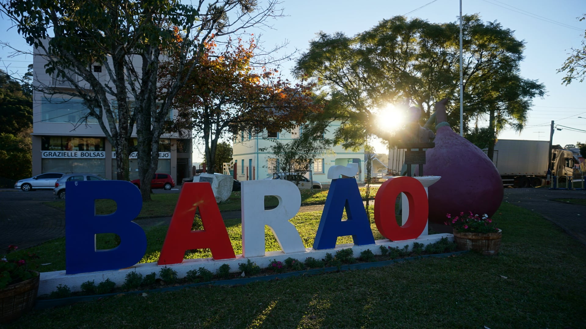 Criança morre afogada em piscina durante reunião familiar, em Barão