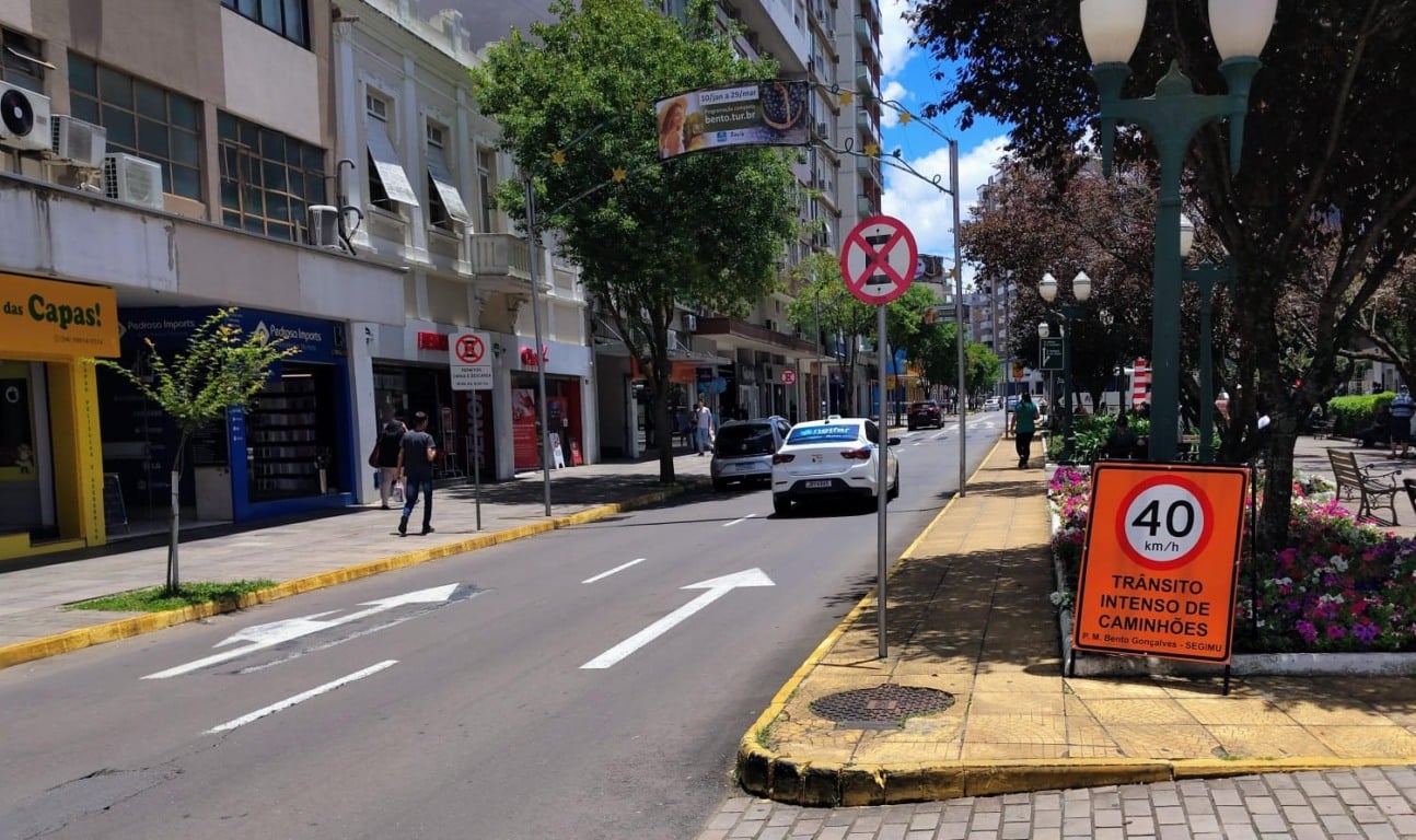 Sinalização na Via del Vino. | Foto: Patrick Alessi/Grupo RSCOM Sinalização na Via del Vino. | Foto: Patrick Alessi/Grupo RSCOM