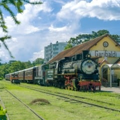 Passeio de Maria Fuma&ccedil;a em Garibaldi (RS) &eacute; um dos atrativos do estado.