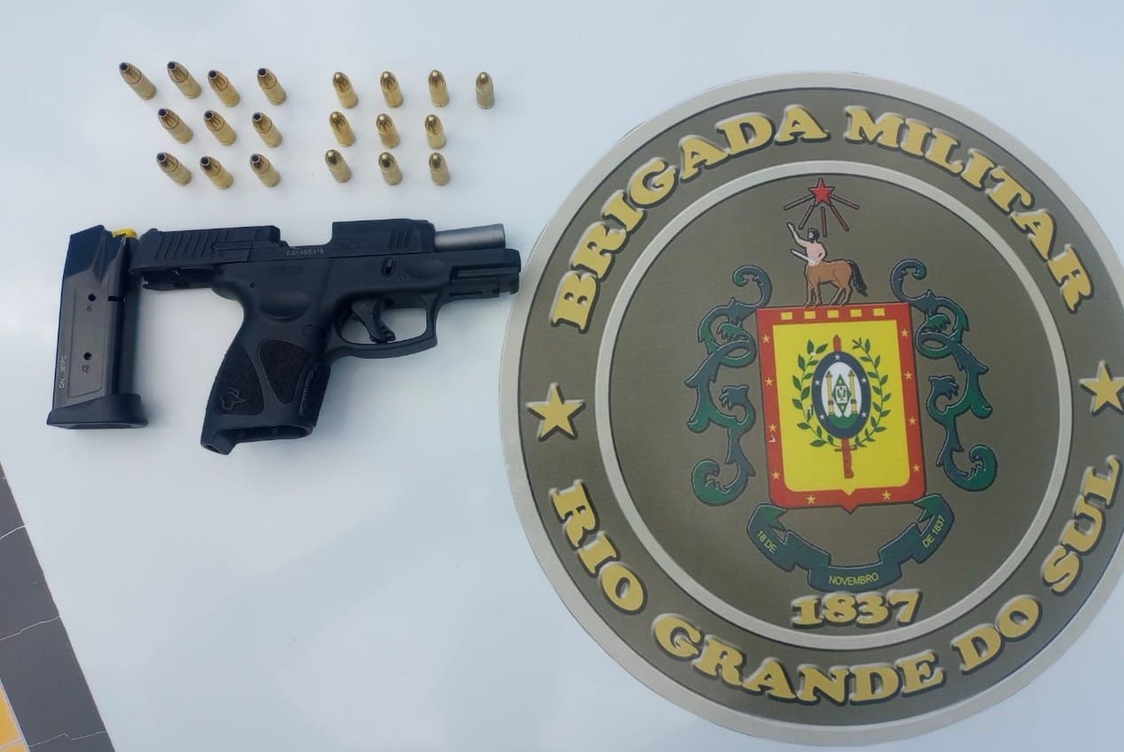 Brigada Militar prende homem armado durante patrulhamento em Carlos Barbosa