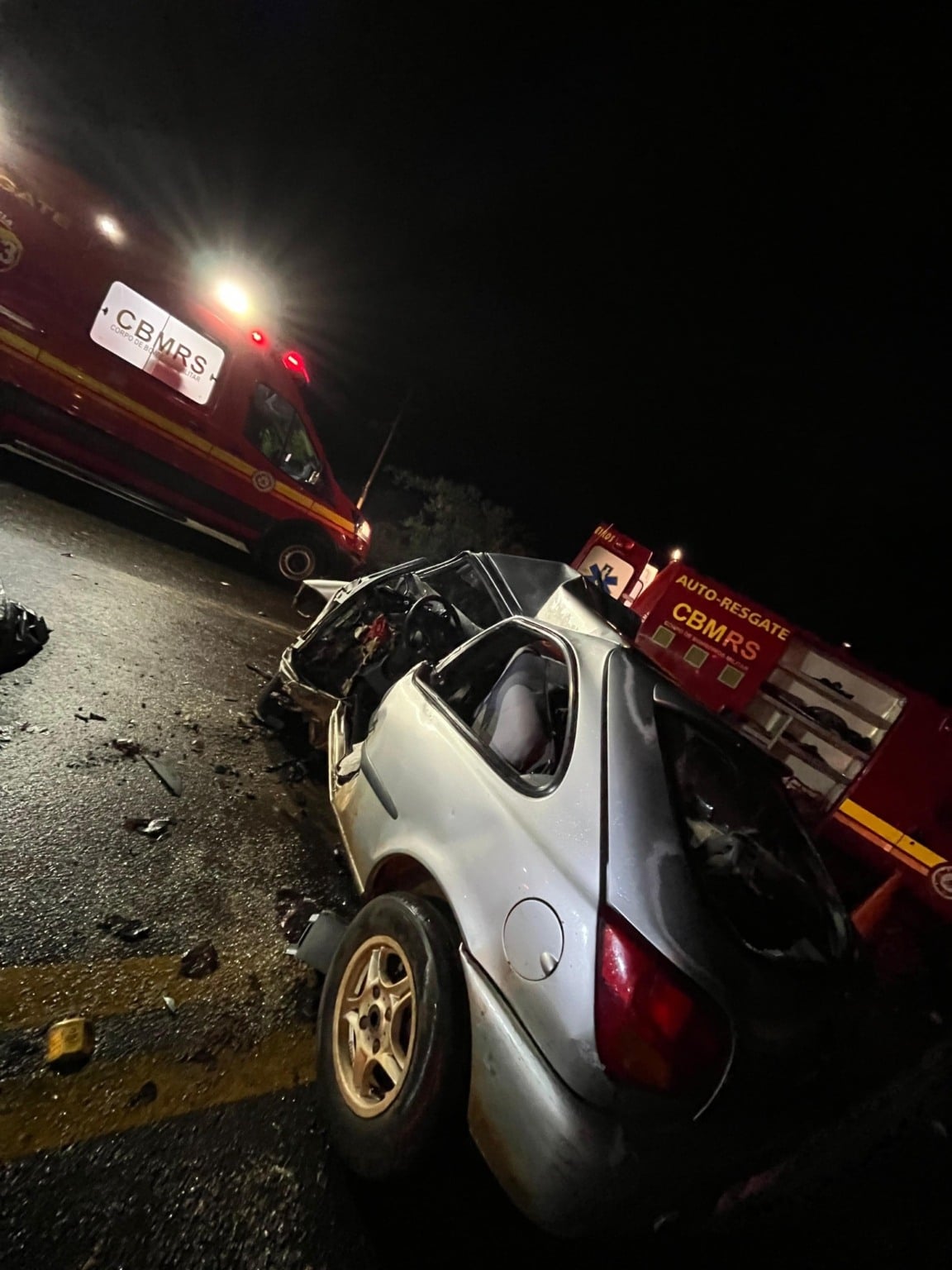 A condutora do carro veio a óbito no local. (Foto: Corpo de Bombeiros) A condutora do carro veio a óbito no local. (Foto: Corpo de Bombeiros)