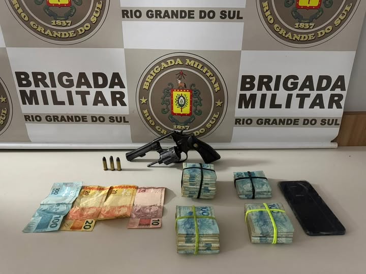 Homem é preso com revólver e mais de R$ 47 mil em dinheiro em Guaporé