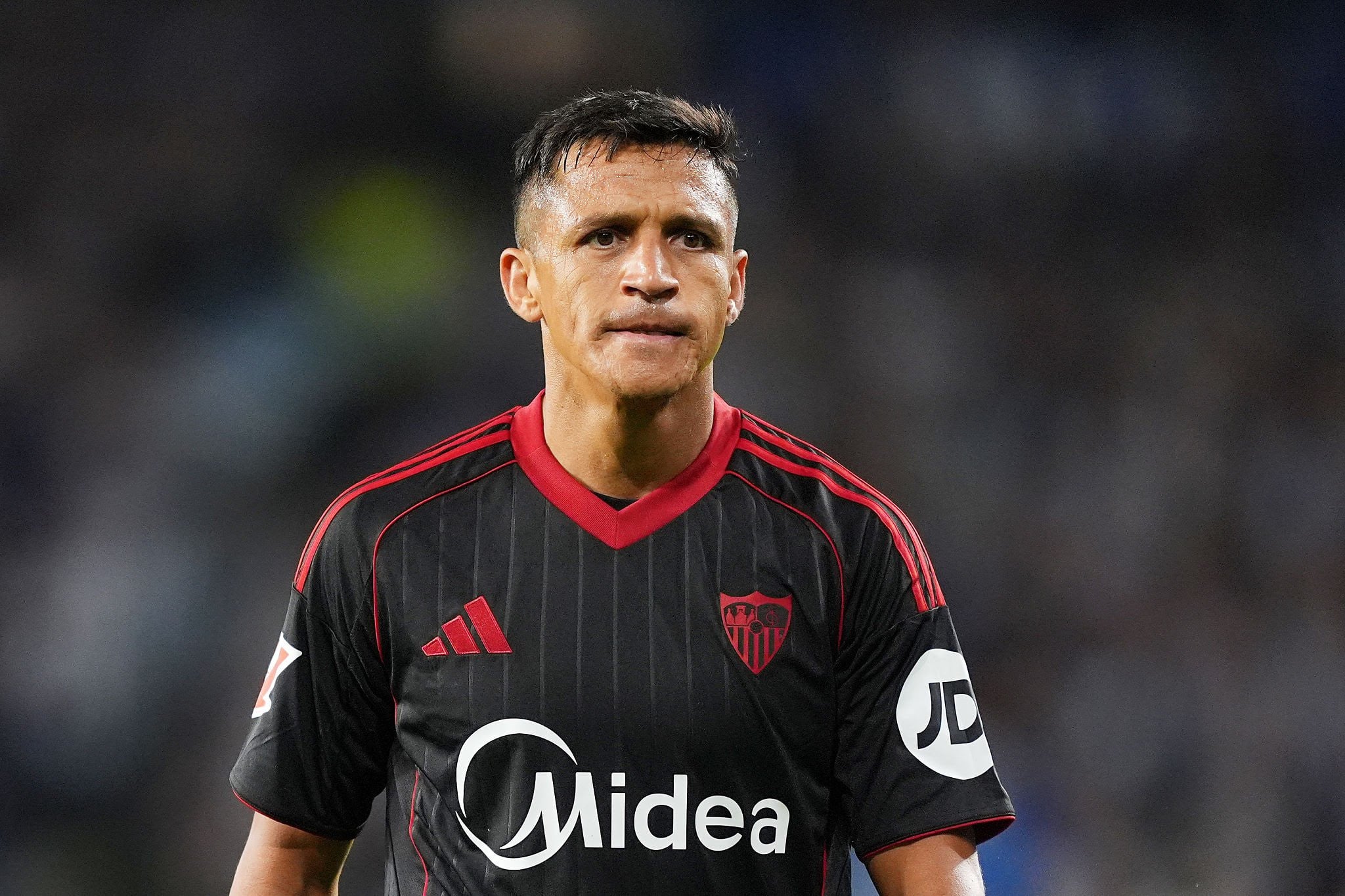 Inter desiste de atacante e trava negociação por zagueiro