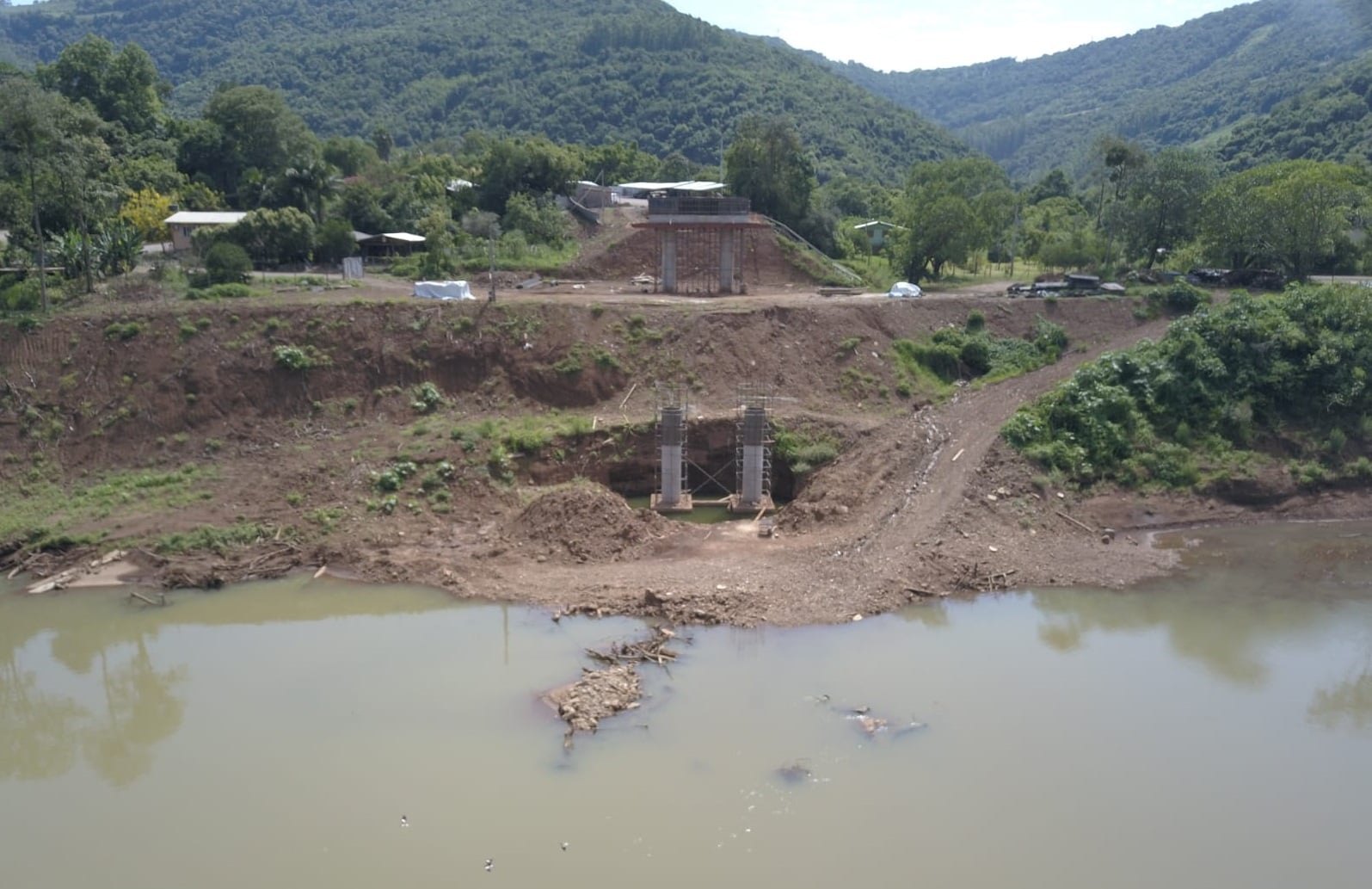 Nova ponte de Santa Bárbara avança na ERS-431 e mantém previsão de conclusão para 2026, segundo o Daer