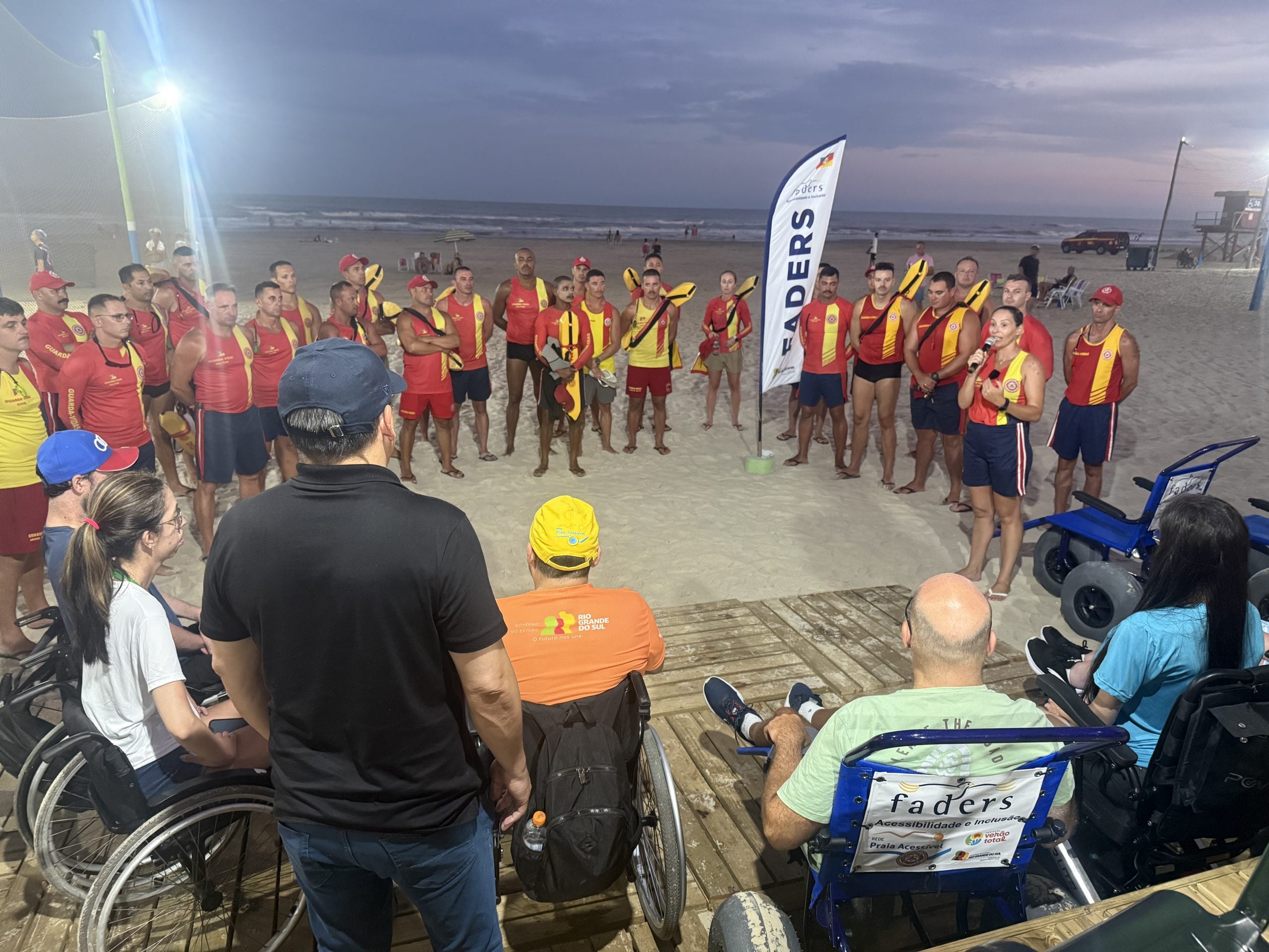 Arroio do Sal capacita 64 guarda-vidas para atender banhistas com deficiência ou mobilidade reduzida