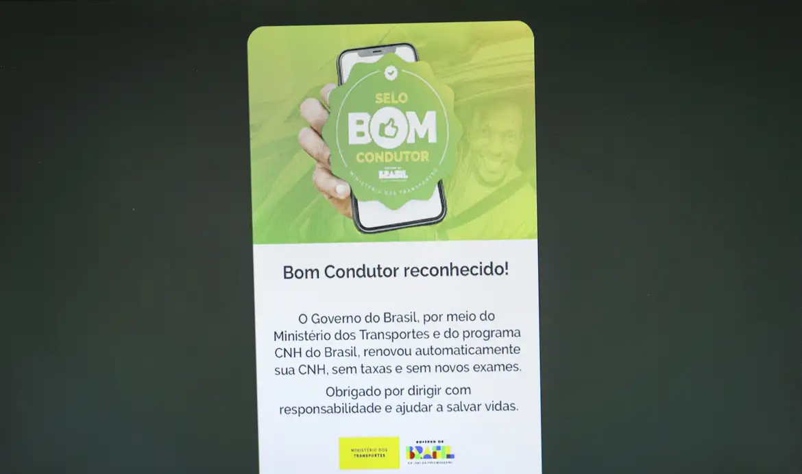 Primeira semana da renovação automática de CNH beneficiou mais de 300 mil motoristas