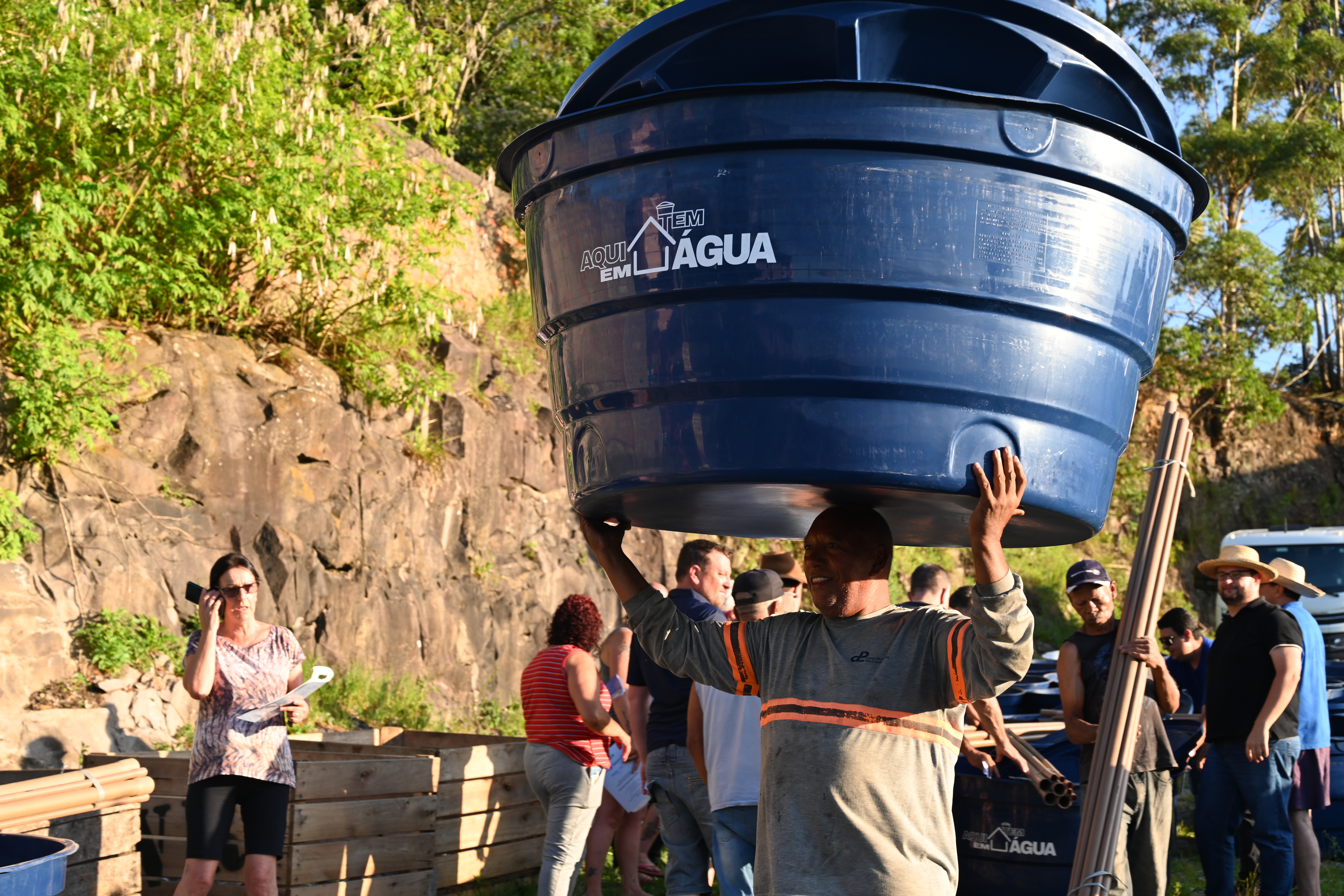Programa do Samae entrega 60 caixas d’água no Cinquentenário II, em Caxias do Sul
