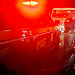 Colis&atilde;o entre motos e caminh&atilde;o deixa dois feridos na BR-116, em Caxias do Sul