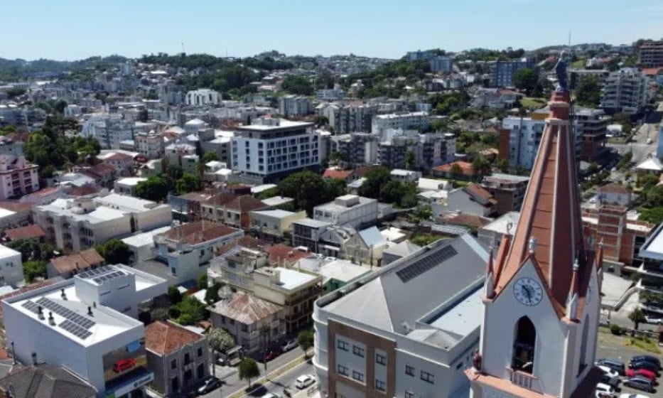 Emprego formal em Garibaldi fecha 2025 em alta apesar de recuo recente