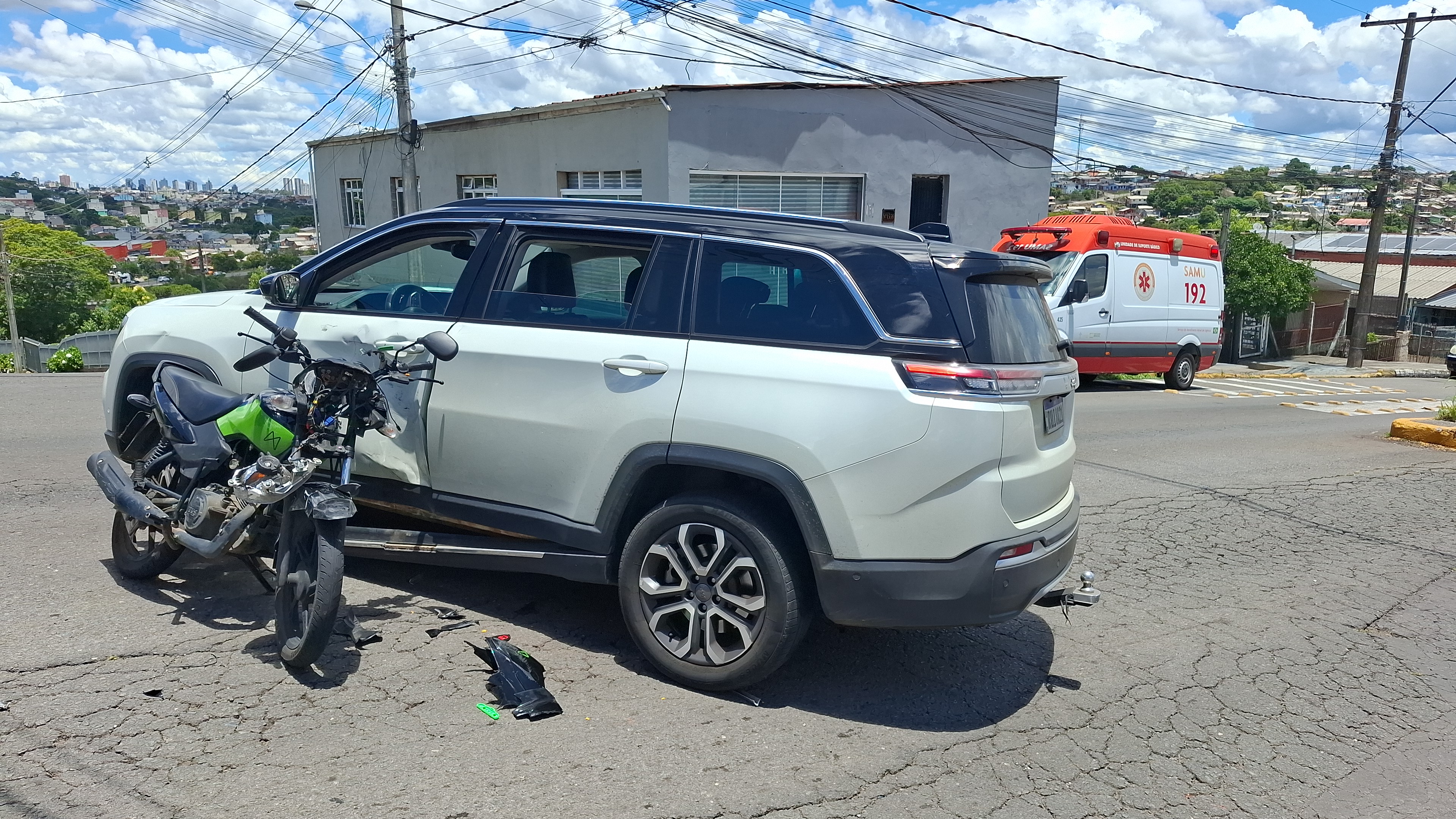 Motociclista fica ferido em colisão no bairro Santa Fé, em Caxias do Sul