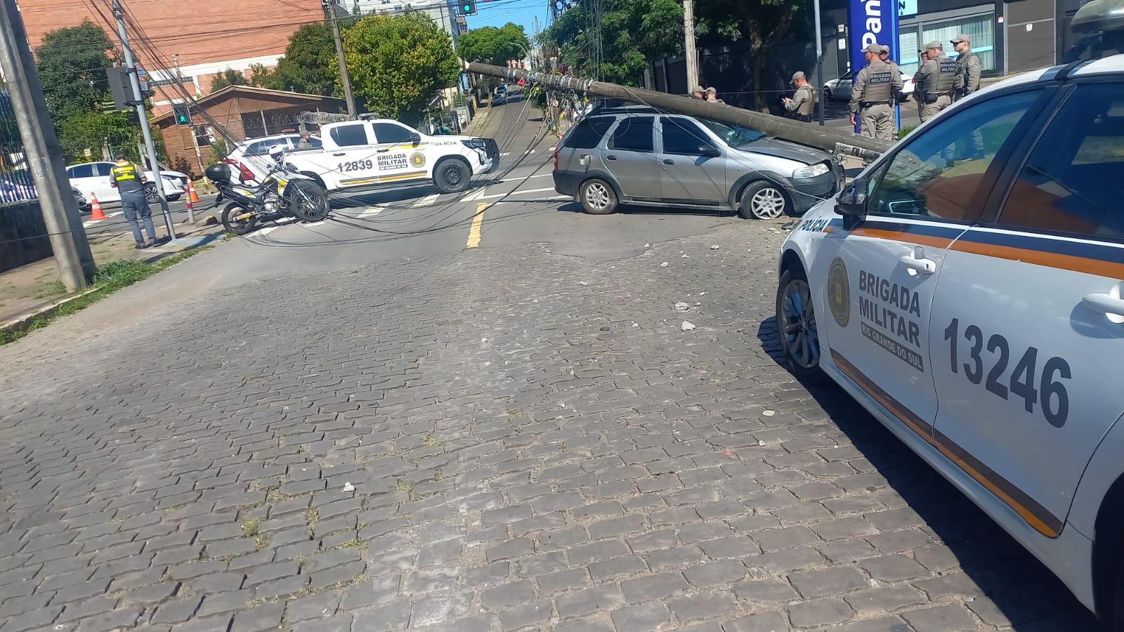 Perseguição policial termina em acidente e prisão em Caxias do Sul