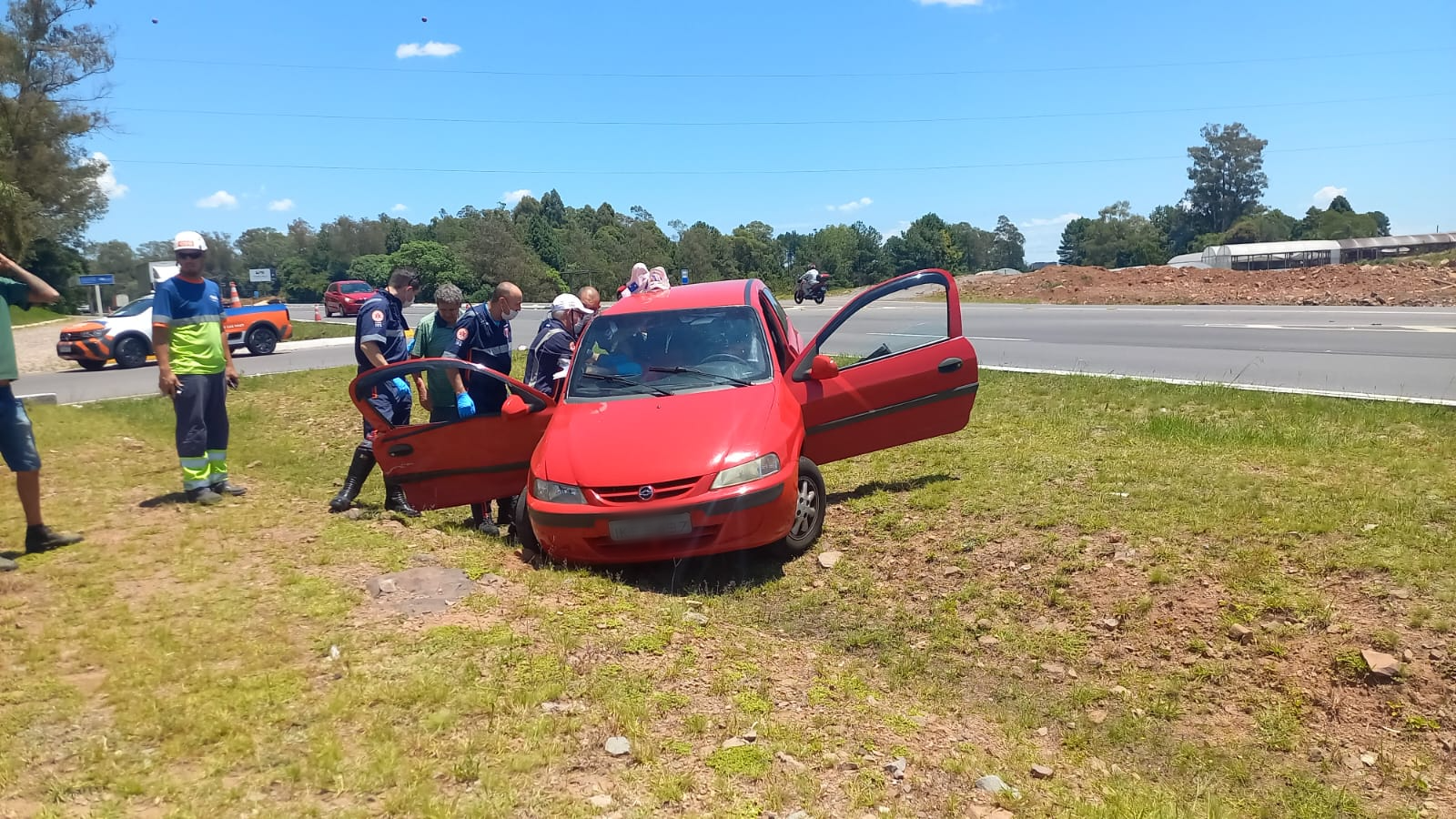 Colisão entre dois carros deixa feridos no acesso a Caxias do Sul