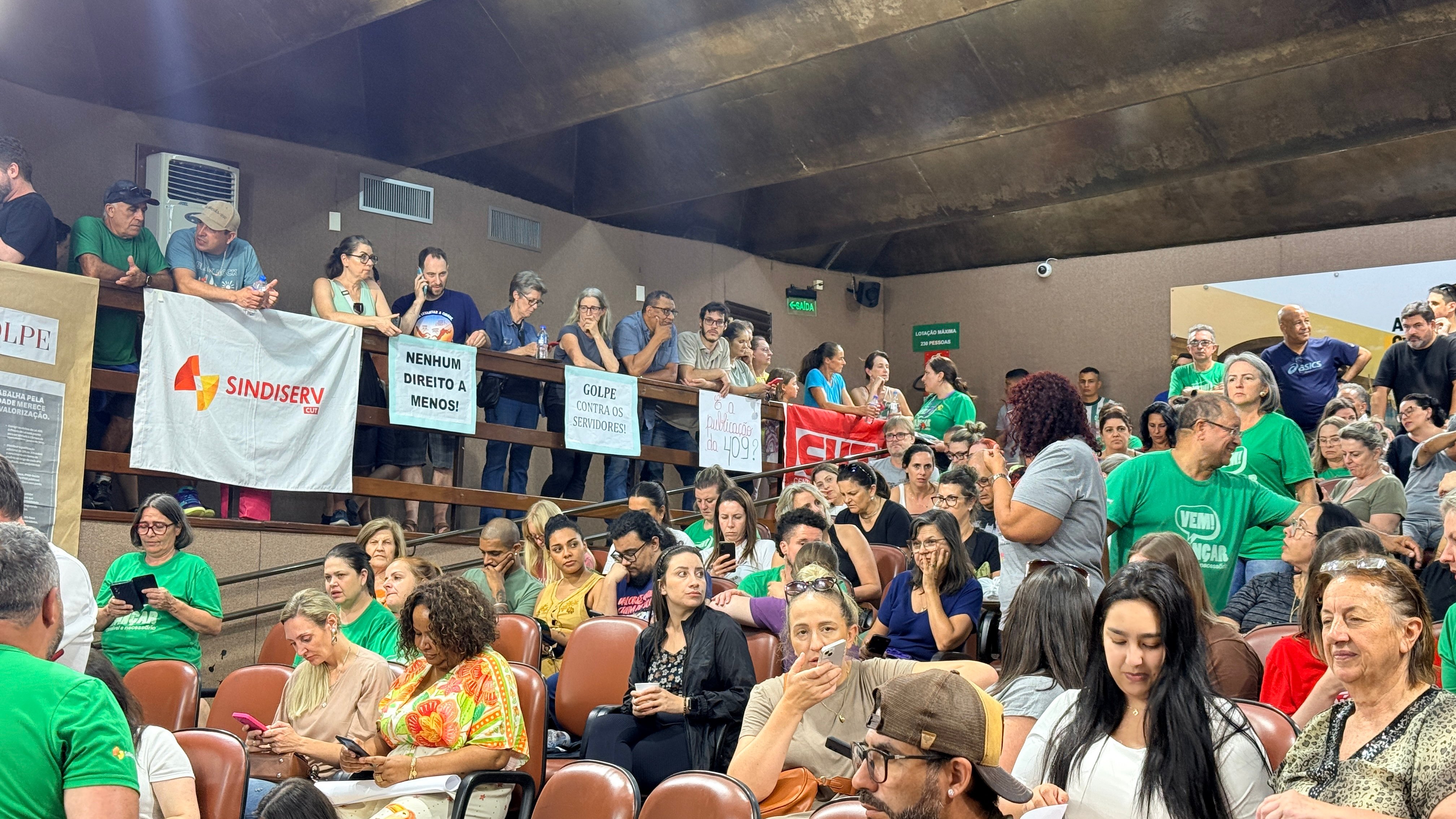 Mobilização leva ao cancelamento de sessões sobre reforma do Estatuto do Servidor em Caxias do Sul