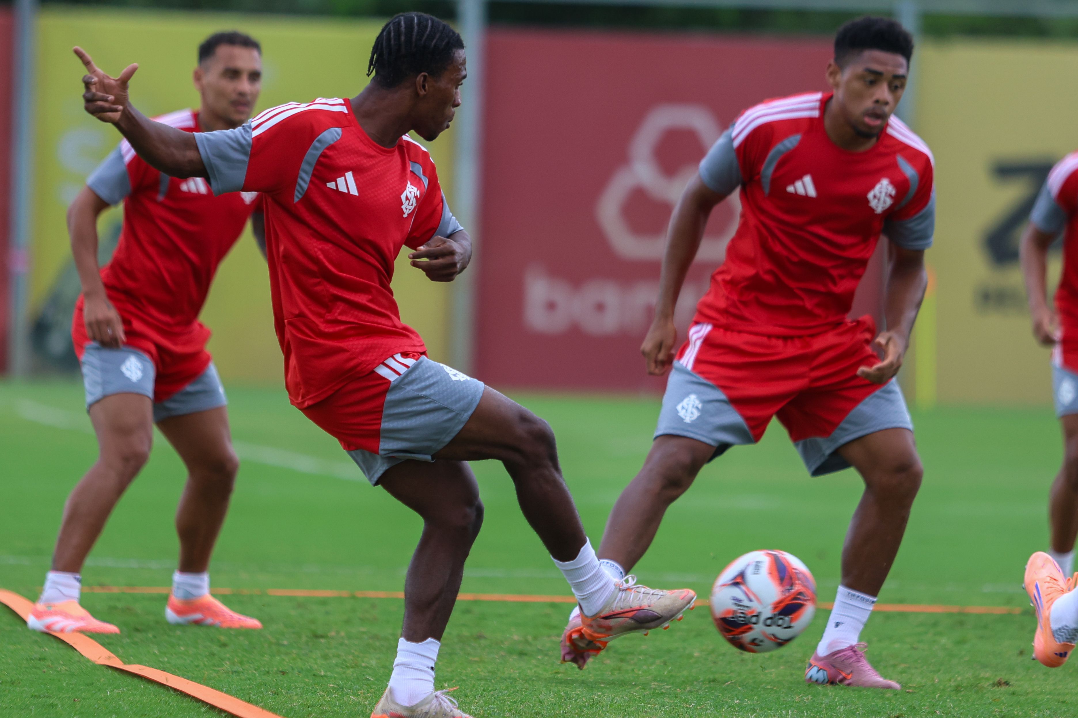 Inter estreia contra o Novo Hamburgo com auxiliar no comando e time alternativo