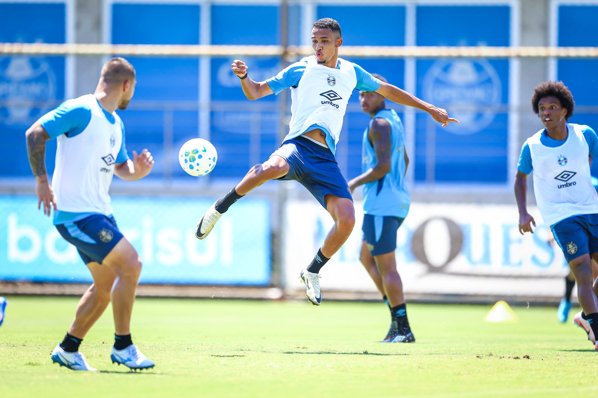 Técnico Luís Castro prepara Grêmio alternativo para enfrentar o Juventude