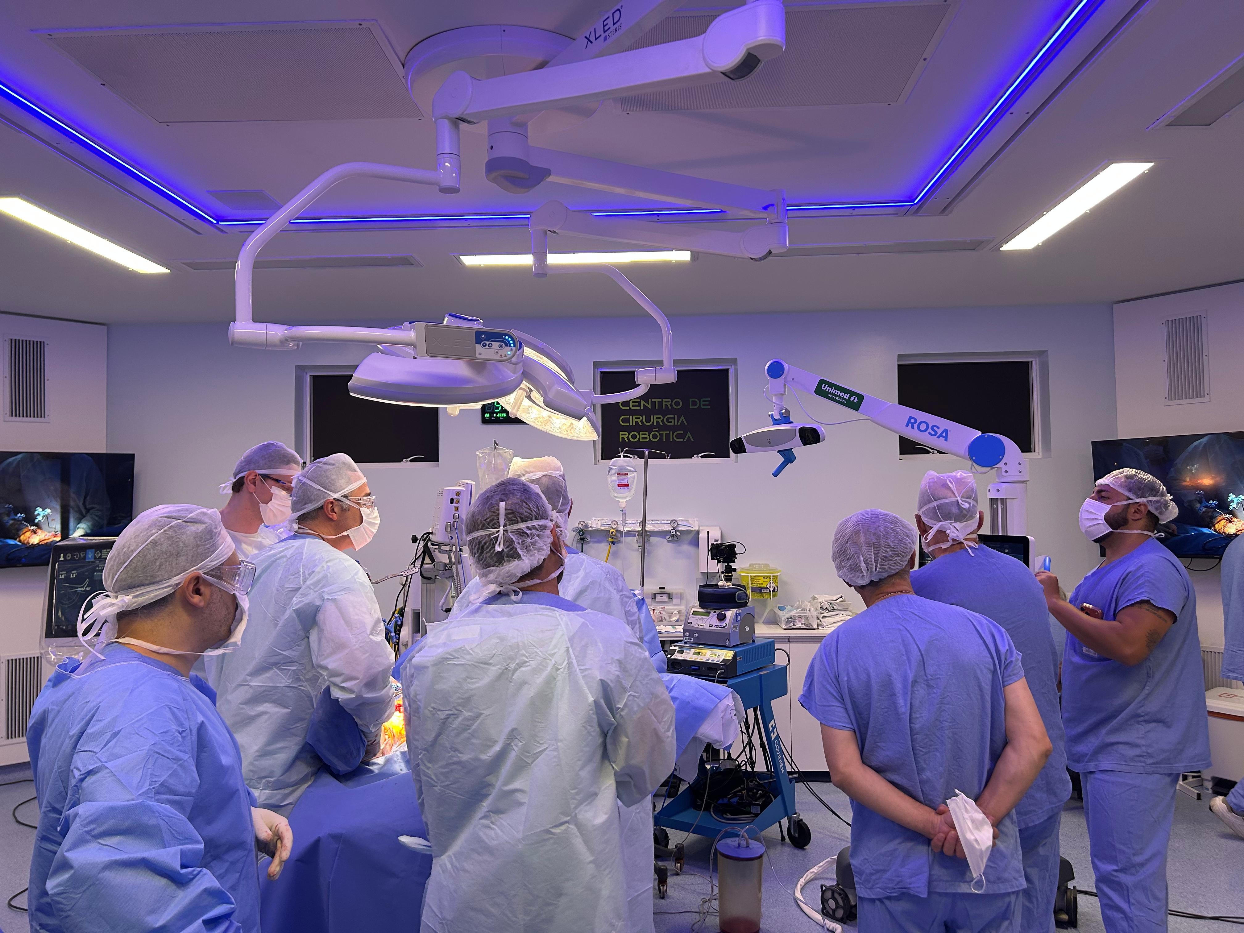 Primeira cirurgia com o Robô Rosa é realizada no Complexo Hospitalar Unimed Serra Gaúcha