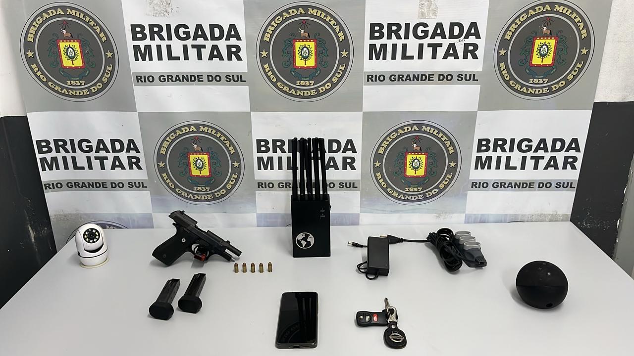 Dois são presos e adolescente apreendido por receptação de veículo em Caxias do Sul