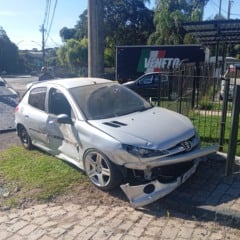 Acidente na BR-116 deixa feridos ap&oacute;s perda de controle em curva em Caxias do Sul